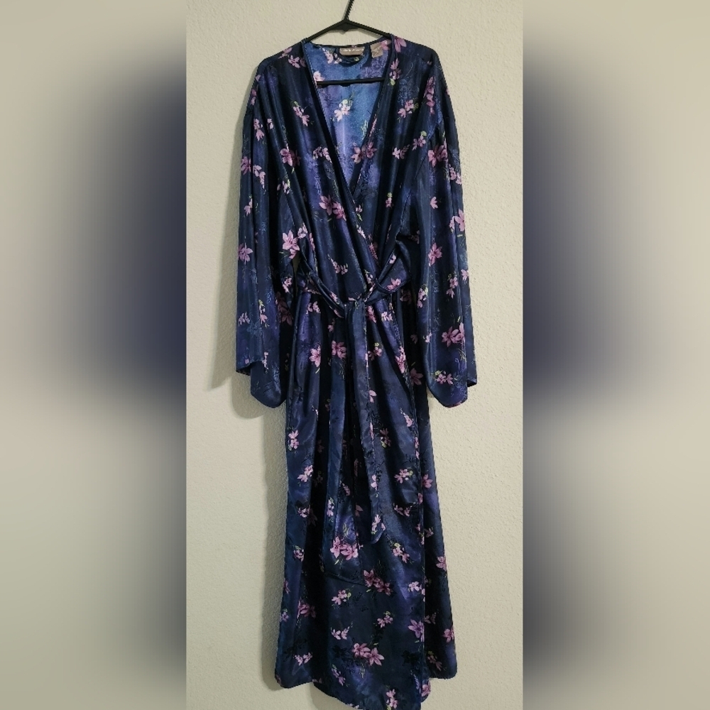Valerie Stevens Women’s Kimono Style Robe Satin House dress Blue floral Medium